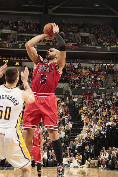 体育精神，霍伊伦祝贺麦克托米奈和苏格兰晋级世界杯（霍伊伦祝贺麦克托米奈与苏格兰晋级世界杯，彰显体育精神）