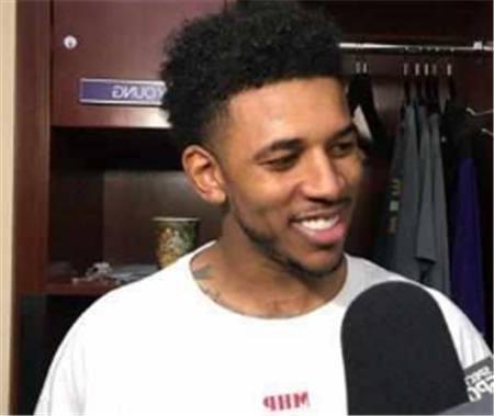 欧冠战报：格林伍德梅开二度，马赛3-2逆转圣吉罗斯（欧冠速递：格林伍德双响，马赛3-2逆转圣吉罗斯）